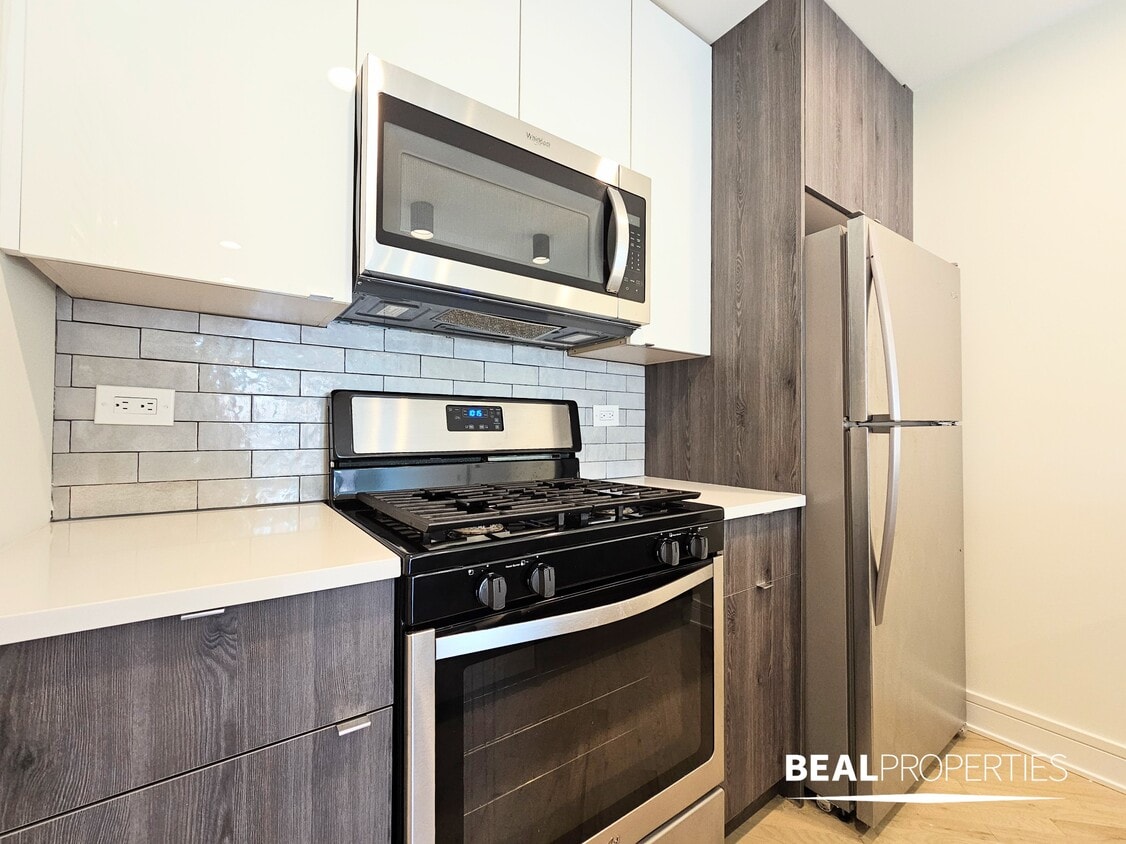 Photo - 944 W Grace St (Chicago, IL)
