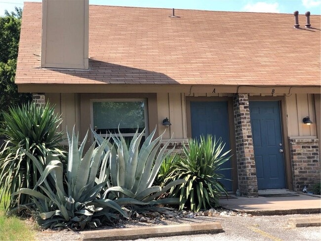 Building Photo - 3451 Willowrun Dr