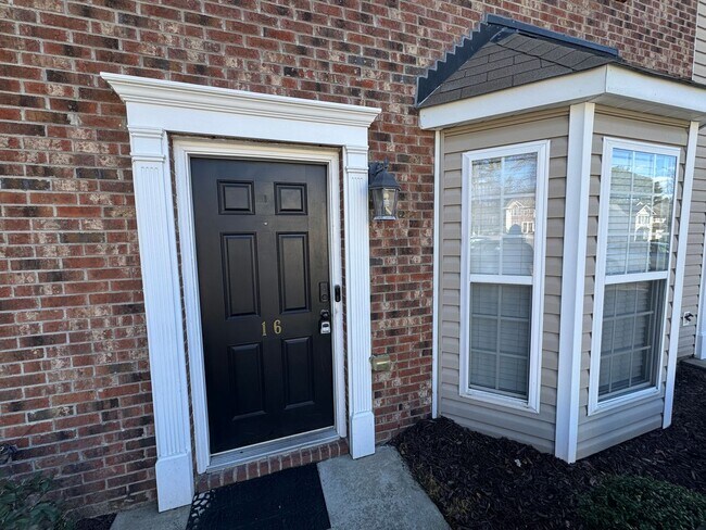 Foto del edificio - 3BR Townhome in Durham!