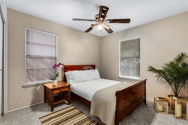 Foto del edificio - 5800 Glenhollow Path
