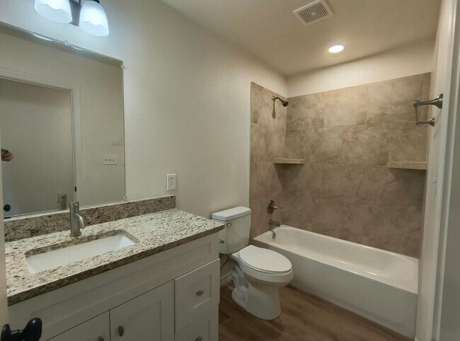 Foto del edificio - BEAUTIFUL, newly built 3 bedroom, 2 bath home AVAILABLE NOW!