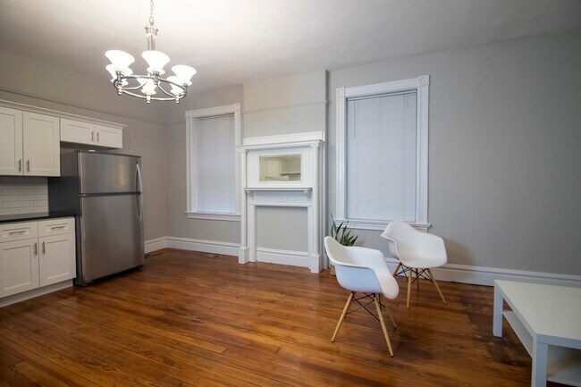 Building Photo - Updated Single Family Home Near Tower Grove