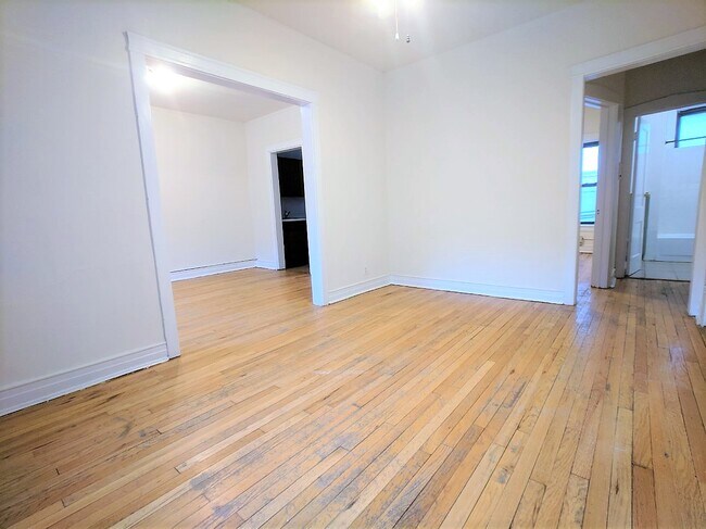 Foto del edificio - 812 W Waveland Ave