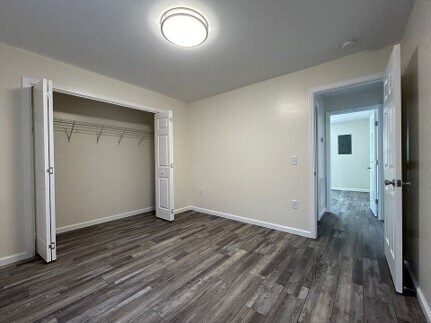 Foto del edificio - 2301 Lakeland Dr