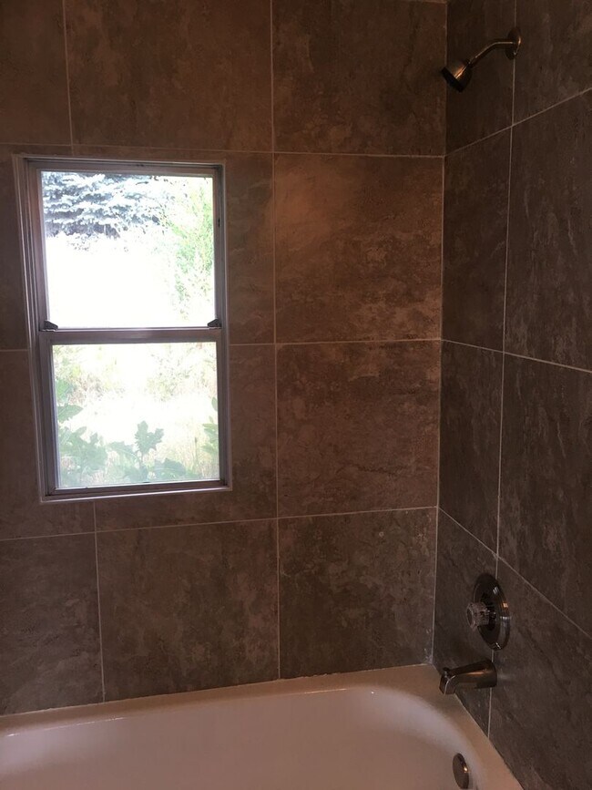 Foto del edificio - Three Bedroom Townhome;  Farmington, 1,100...