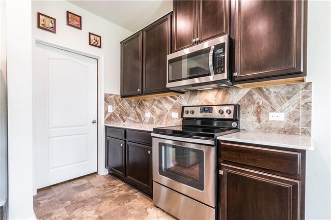 Building Photo - 6729 Horseshoe Pond Dr