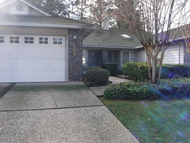 Building Photo - 1090 Gilliland Dr