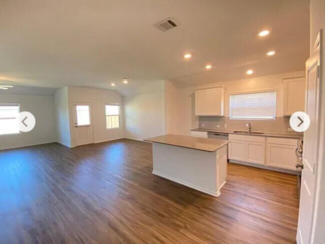 Building Photo - 212 Montego St