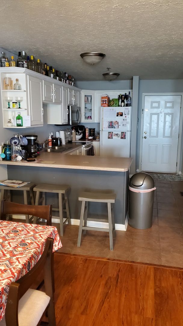 Foto del edificio - Knoxville 37916 - UT Area – 3 Bedroom Condo Available Now – Walk to Campus! - Call Brad Croisdale...