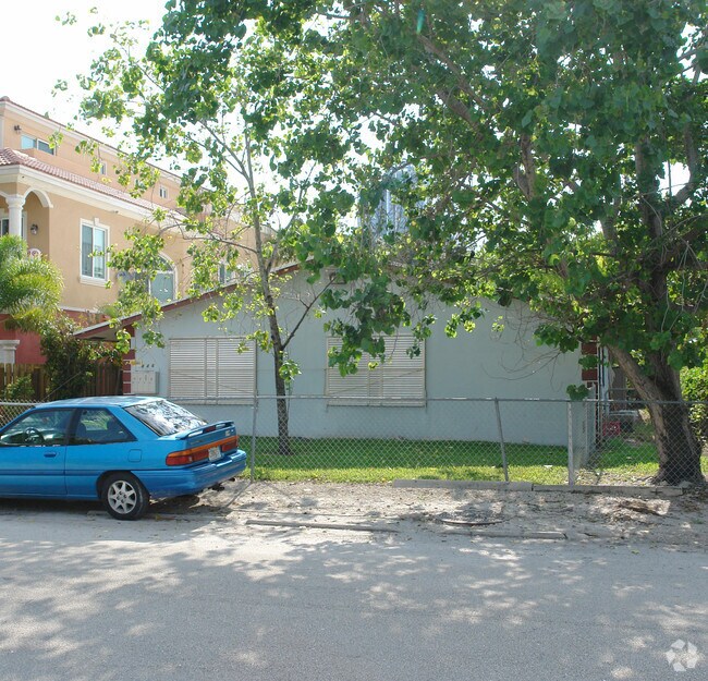 Building Photo - 446 SW 4th Ave
