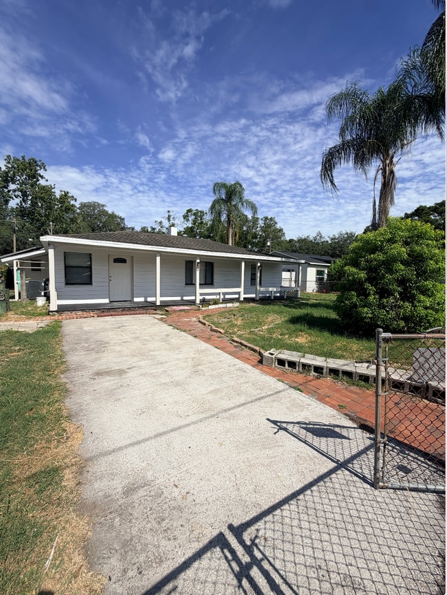 Building Photo - 9518 N Dartmouth Ave