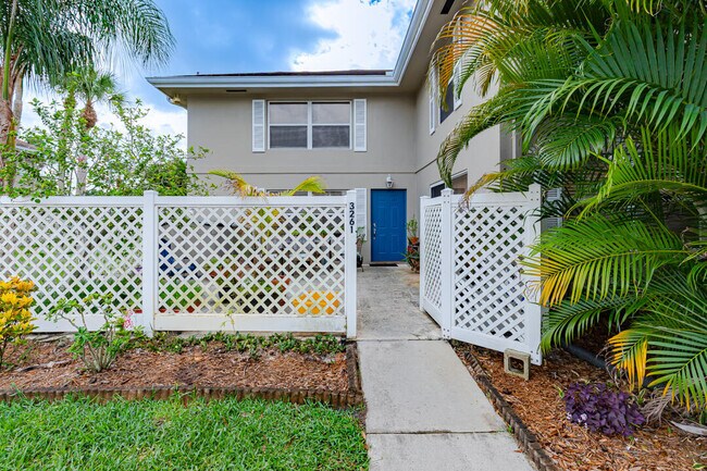 Building Photo - 3261 SW Sunset Trace Cir
