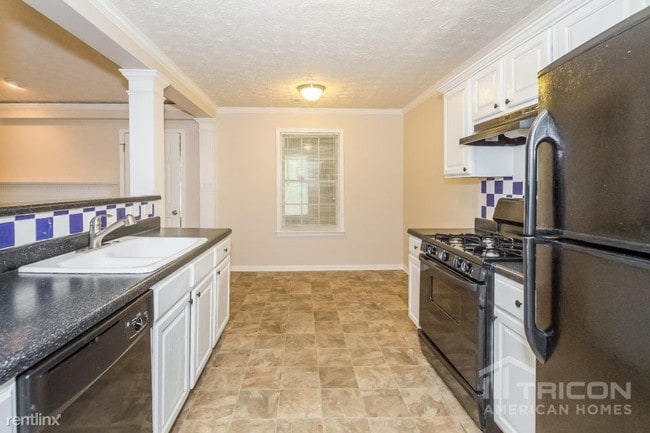 Building Photo - 1440 Brookdale Dr