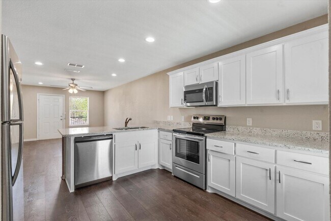 Building Photo - 1406 Courtney Pl
