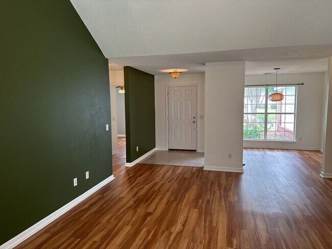 Building Photo - 156 Shady Oak Cir