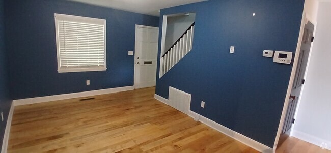 Building Photo - 335 Crafton St
