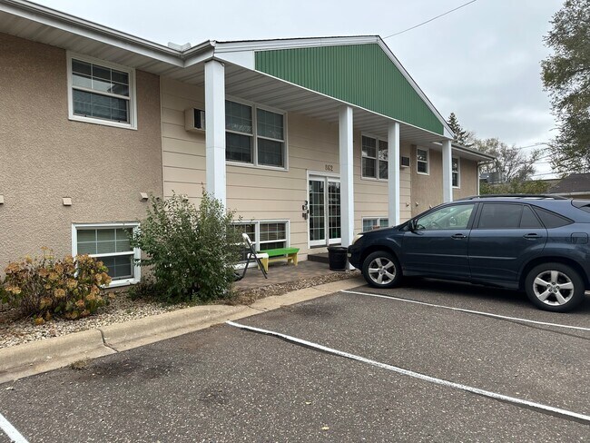 Building Photo - 862 8th Ln