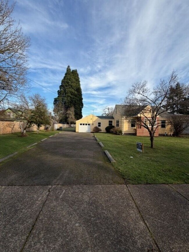 Foto del edificio - Charming 4 Bedroom ~ 1 Bathroom Home in Southeast Corvallis
