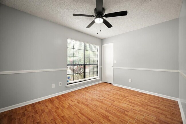 Foto del edificio - Charming 3-Bedroom, 2-bathroom Gem Awaits!