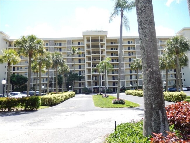 Foto del edificio - 3150 N Palm Aire Dr