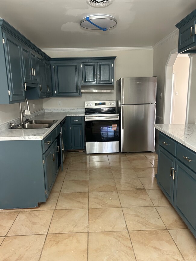 Building Photo - 2002 Bob White Dr