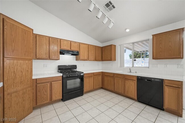 Foto del edificio - 3641 Yorba Linda Dr