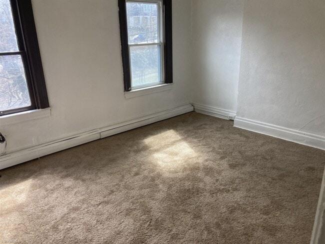Building Photo - 2 br, 1 bath House - (Crafton Heights) Lar...