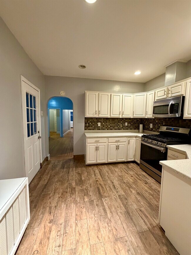 Foto del edificio - 206 Hancock Ave