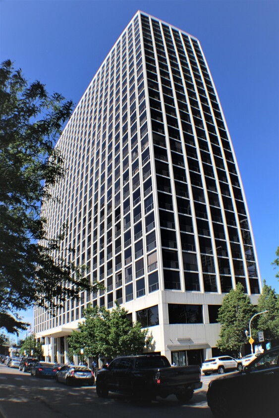 Foto principal - 4343 N Clarendon Ave
