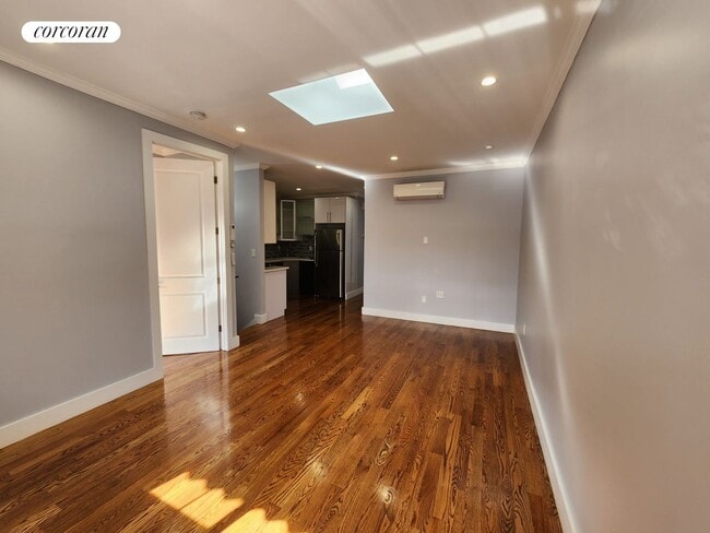 Building Photo - 237 Scholes St