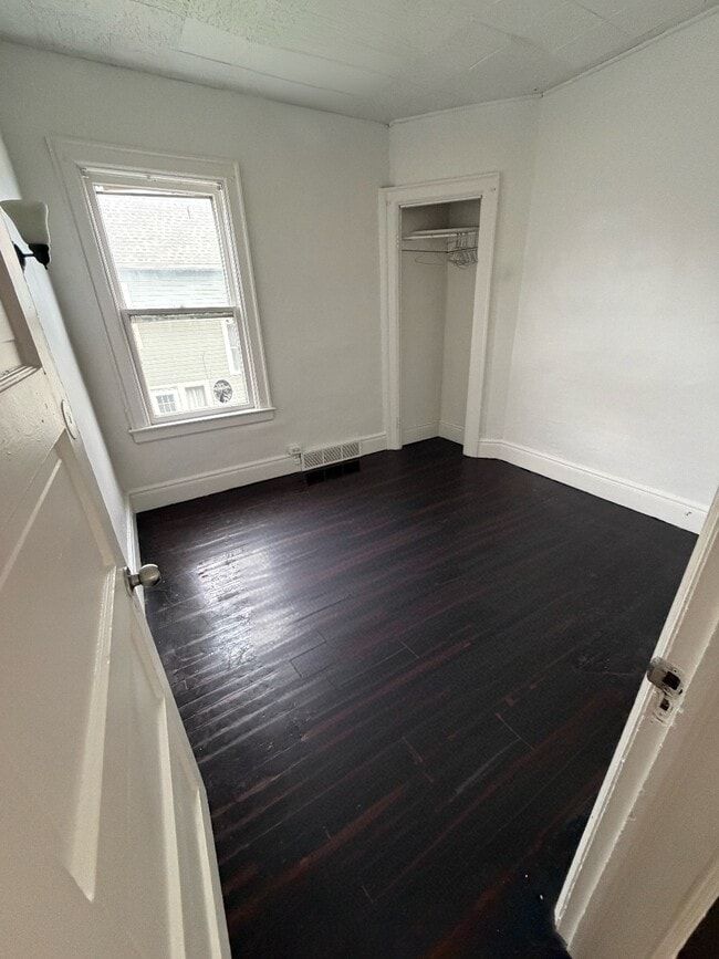 Building Photo - 108 Macamley St