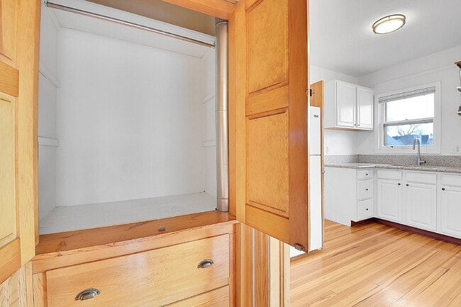 Building Photo - $1,375.00, 1 bed, 1 bath located in Denver