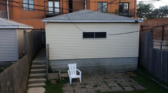 Foto del edificio - 2129 W Gladys Ave