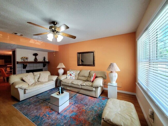 Foto del edificio - 8724 Cobbler Pl