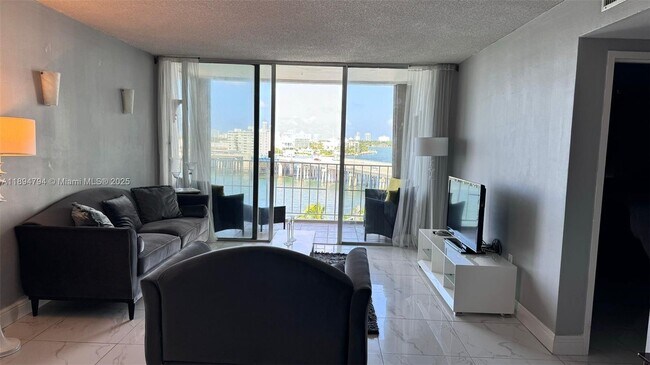 Foto del edificio - 1865 79th Street Cswy