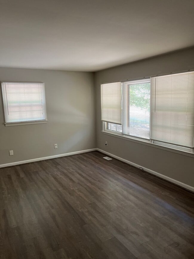 Foto del edificio - Renovated 3 Bedroom Ranch in Raleigh, Avai...