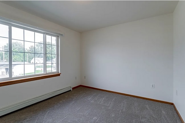 Building Photo - 2 Bedroom Upper in Antigo