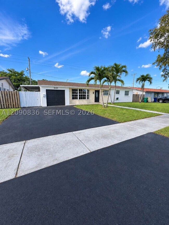 Foto del edificio - 9221 SW 24th Terrace