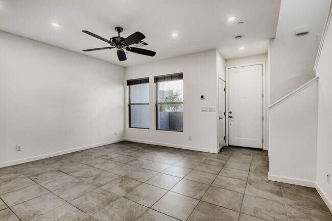 Foto del edificio - Stylish 2-Bedroom Townhome in Southwest Las Vegas