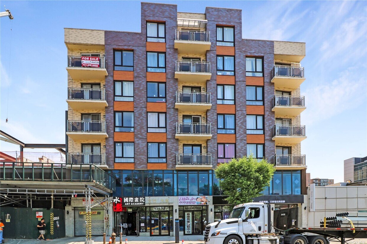 Foto principal - 138-12 Northern Blvd