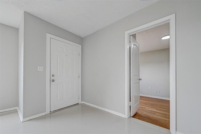 Foto del edificio - 9709 Fairland Dr