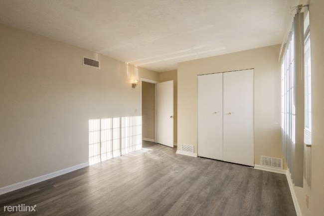 Building Photo - 2 br, 1.5 bath Condo - 221 Peppertree Lane