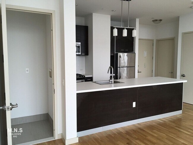 Foto del edificio - 23-10 41st Avenue