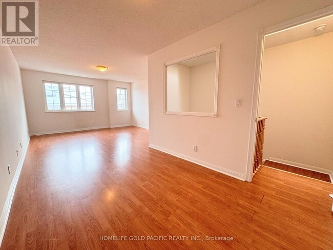 Building Photo - 28 Sommerset Way