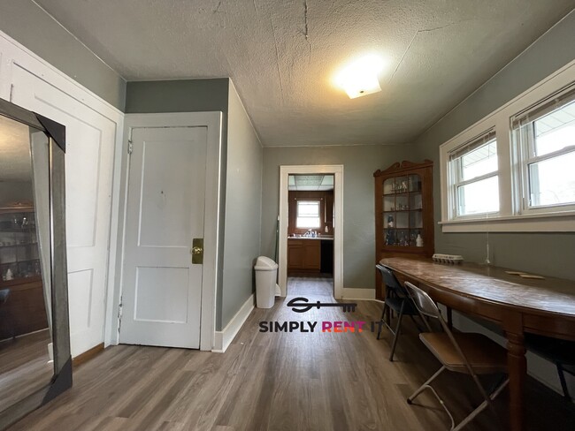 Building Photo - 3 Bedroom House On Campus With Huge Yard a...