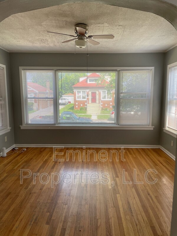 Building Photo - 8634 S Justine St