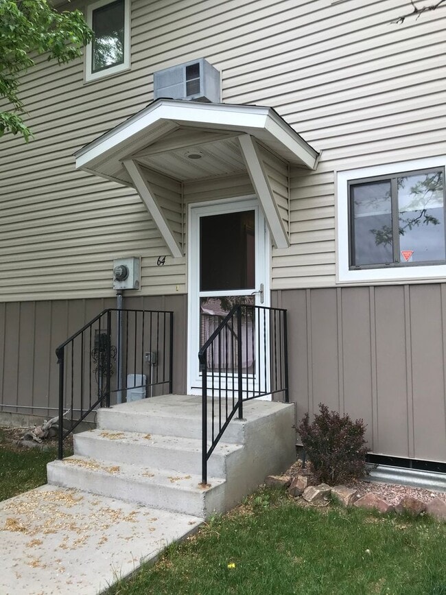 Building Photo - 3285 Canyon Dr