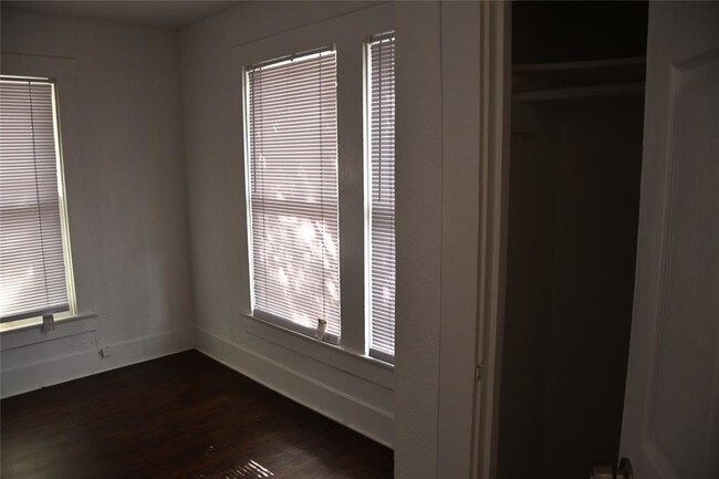 Building Photo - 4319 Walker St