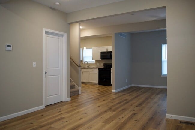 Building Photo - Beautifully Updated 4 Bed 2.5 Bath House!