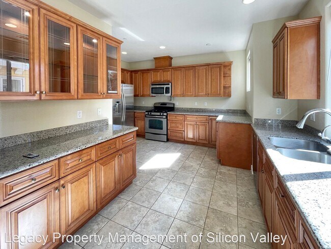 Foto del edificio - 3 br, 3.5 bath House - 539 Sally Garden Court